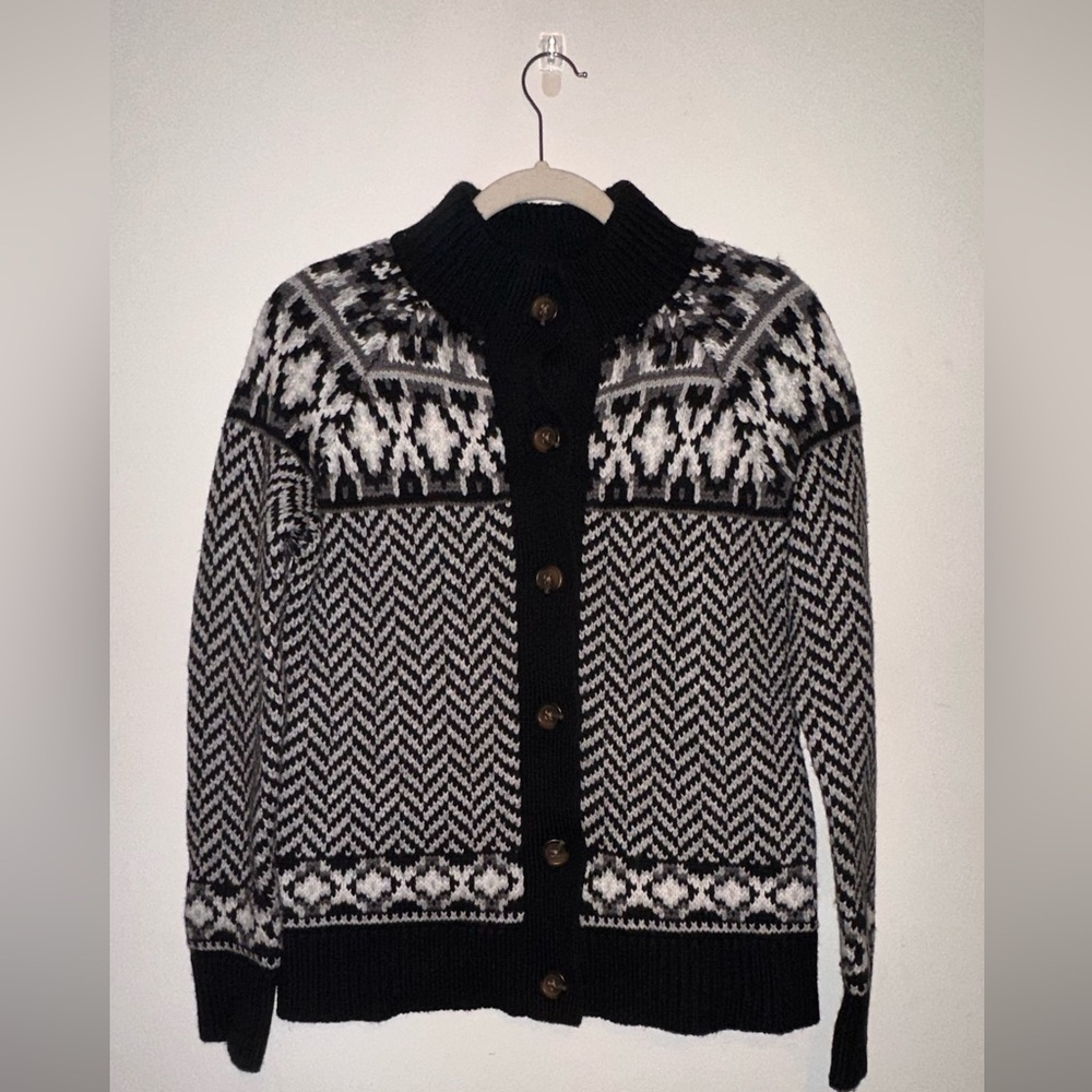 Women’s Black and White Patterned Sweater NWOT